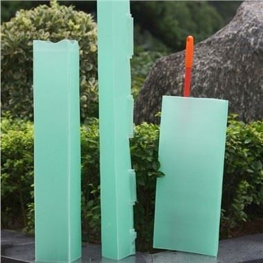 Garde Vine Protector d'arbre de Corflute ridée par triangle carrée