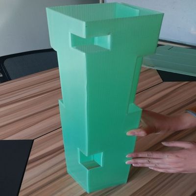 Garde Vine Protector d'arbre de Corflute ridée par triangle carrée