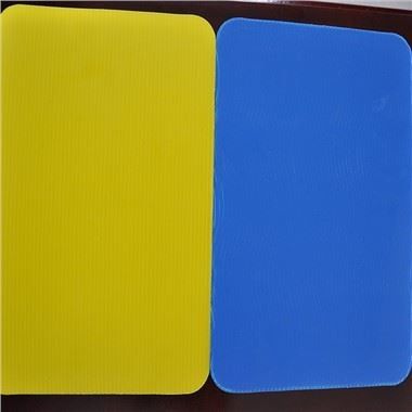 Profil en plastique jaune de mur de jumeau de carton de Coroplast de panneau de cavité de pp