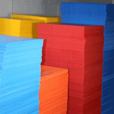 La couche de palette cannelée par mur jumeau capitonne 3mm 4mm que la palette de protection de couche couvre bleu