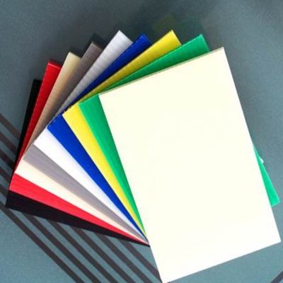 La feuille ignifuge 5mm Corflute de 3mm Corflute lambrisse le découpage extérieur