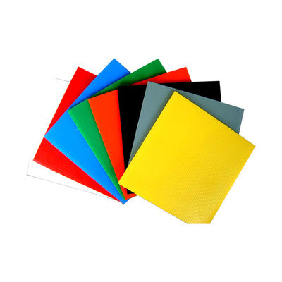 Protégez les feuilles contre les intempéries de 2mm Coroplast 4mm 5mm pp qu'ondulés couvrent blanc