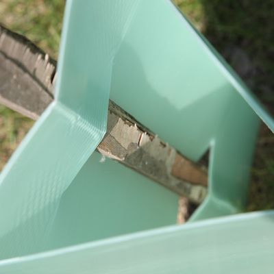 La triangle a ridé les gardes de plastique d'usine des gardes 2mm Corflute d'arbre