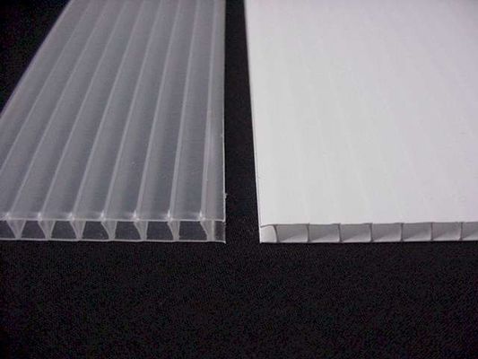Coroplast coloré antistatique couvre 4mm les feuilles en plastique qu'ondulées imperméabilisent