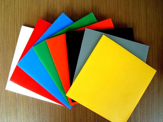 10mm étanche à l'humidité Coroplast a ridé le plastique couvre des feuilles de 6mm Coroplast