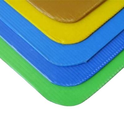 les protections en plastique 4mm ondulées pp de couche de 3mm posent le vert de protection imperméable