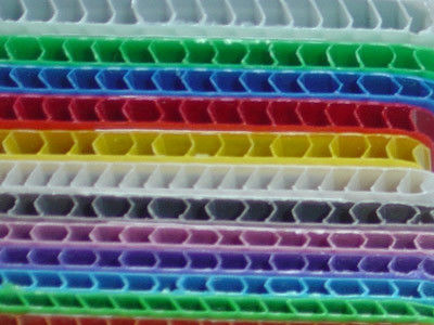 Conseil blanc jaune de Coroplast 5mm feuilles de Coroplast 4 x 8 recyclables