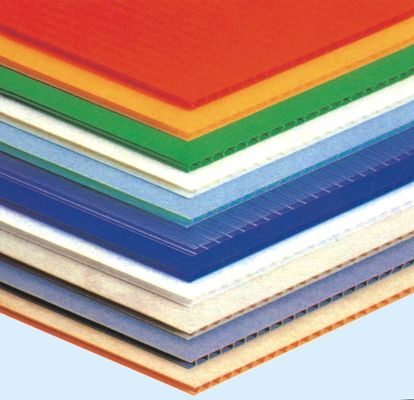 feuilles en plastique ondulées noires en carton ondulé de 1.5-12mm Corflute pp