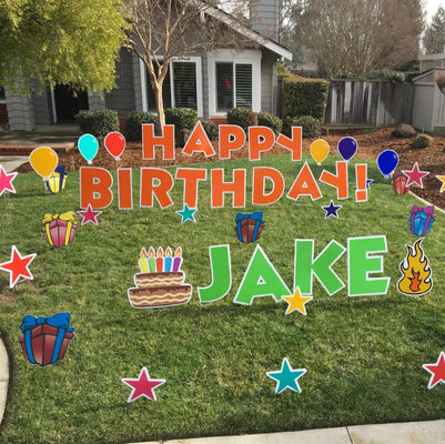 Pp ont ridé les lettres en plastique de signe de Coroplast de joyeux anniversaire de lettres de yard avec des enjeux