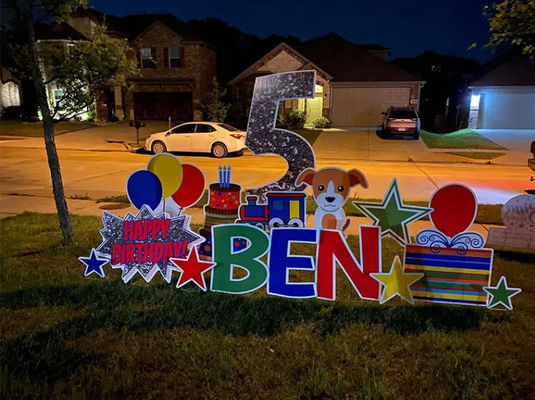 Pp ont ridé les lettres en plastique de signe de Coroplast de joyeux anniversaire de lettres de yard avec des enjeux