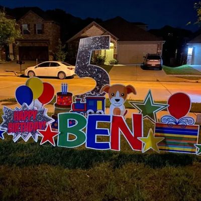 Célébrez de manière unique et mémorable avec des panneaux de jardin PP personnalisés pour chaque occasion