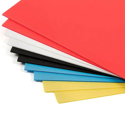 La feuille de polypropylène coroplastique industriel est recyclée, légère et personnalisée