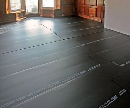 Panneau en coroplast réutilisable Écologique Feuille de protection en plastique ondulé conçue pour des solutions de protection de surface économiques