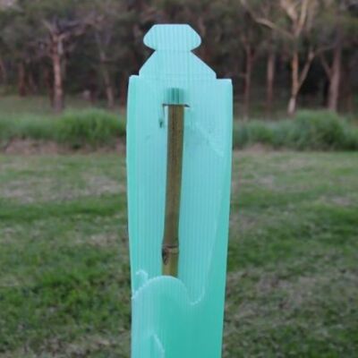 PP Tree Guard est léger, durable, imperméable et facile à installer. Il protège les jeunes arbres du vent, des animaux et des dommages, avec des tailles, des couleurs, des épaisseurs et des motifs personnalisables.