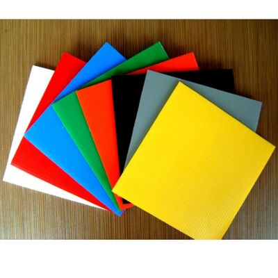 Custom 4mm PP hollow sheets with double-sided corona treatment, designed to improve ink adhesion on both surfaces for high-quality printing and customized applications.
